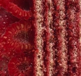 Κόκκινη συμφωνία από τον Στέλιο Παρλιάρο: Δύο δημιουργίες του που θα σας «ματώσουν» στη γλύκα