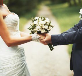 Ο πρώην σύζυγος παρέδωσε τη νύφη στο νέο της σύζυγο σε τελετή γαμου στην Κρήτη- Μαντέψτε την εθνικότητα!