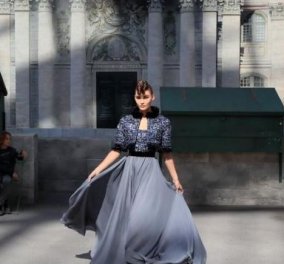 Τα ακαταμάχητα look της Chanel Couture για τον χειμώνα 2018 - Παρουσιάστηκε στο Παρίσι (Φωτό)