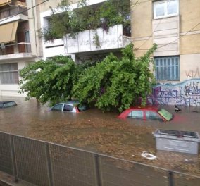 Συνταρακτικές εικόνες από τον Περισσό: Βούλιαξαν αυτοκίνητα - πλημμύρισαν σπίτια (βιντεο)