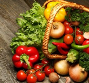 Η απλή κίνηση για να διατηρήσετε περισσότερο φρέσκα τα λαχανικά σας στο ψυγείο