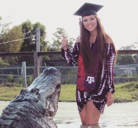 Με έναν τεράστιο αλιγάτορα 4,30 μέτρων γιόρτασε την αποφοίτηση της μια 21χρονη στο Τέξας (Φωτό & Βίντεο) - Κυρίως Φωτογραφία - Gallery - Video