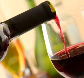 Νέα έρευνα: Όσοι δεν πίνουν καθόλου αλκοόλ πιθανότερο να πάθουν άνοια - Όσοι το παρακάνουν επίσης