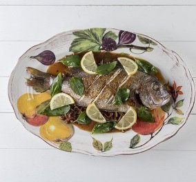 Ποιος είπε ότι το ψάρι δεν μπορεί να είναι Gourmet; - Φαγκρί με τσίλι και βασιλικό από τον Άκη Πετρετζίκη 