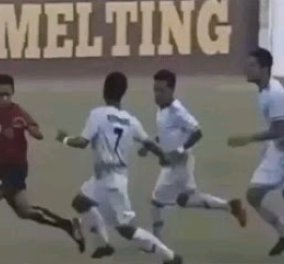 Καρέ - καρέ η στιγμή  που ποδοσφαιριστές σε αγώνα πρωταθλήματος της Ινδονησίας χτύπησαν άσχημα τον διαιτητή! (ΒΙΝΤΕΟ)  