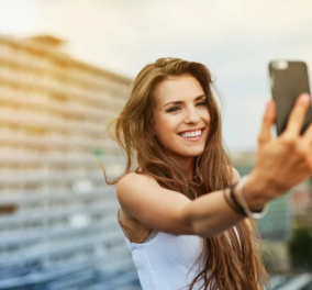 Νέα έρευνα αποκαλύπτει: Τουλάχιστον 43 άνθρωποι χάνουν τη ζωή τους για να τραβήξουν την τέλεια Selfie  