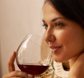 Ξεχάστε το! Μεγάλη έρευνα δείχνει ότι και 1 ποτήρι κρασί ή αλκοόλ την ημέρα μπορεί να φέρει ξαφνικό θάνατο