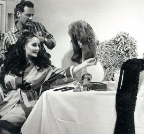 Vintage pic:Όταν ο Alexandre de Paris ο διασημότερος κομμωτής του Χόλιγουντ χτένιζε την Ελίζαμπεθ Τέιλορ (φώτο) - Κυρίως Φωτογραφία - Gallery - Video