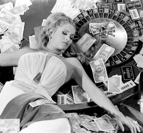 Casino Royale: Είμαστε στα 1967 και η Ελβετίδα Ούρσουλα Άντρες γινεται το ωραιότερο κορίτσι του 007 όλων των εποχών (Βίντεο)
