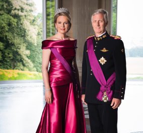 Νέα επίσημη grande φωτογράφιση του Βασιλιά του Βελγίου, Φίλιππου και της Βασίλισσας Ματίλντ - Η φούξια τουαλέτα 