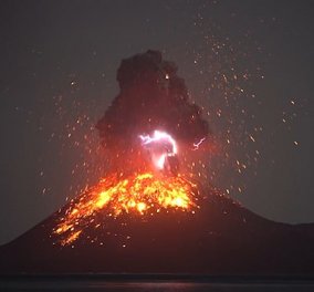 Εντυπωσιακό βίντεο: Απολαύστε το σπάνιο φαινόμενο μιας ηφαιστειακής έκρηξης & αστραπής μαζί στην Ινδονησία - Κυρίως Φωτογραφία - Gallery - Video