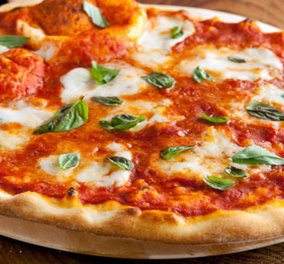 Ο σεφ Ραφαέλε Εσποζίτο και η αληθινή ιστορία για την πίτσα Μαργαρίτα (φωτό)