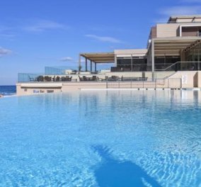 Στο σφυρί για €13 εκατ. το περίφημο ξενοδοχείο στην Κρήτη που έκανε διακοπές ο δολοφονηθείς Ούλωφ Πάλμε με τον Ανδρέα Παπανδρέου