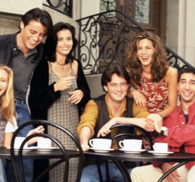 Πόσα νομίζετε ότι κερδίζουν οι πρωταγωνιστές του «Friends» τον χρόνο; Ιλιγγιώδες ποσό που αυξάνεται συνέχεια   