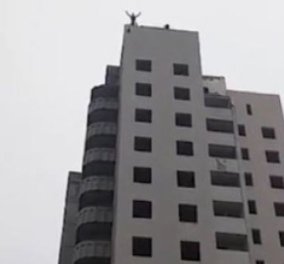 Ουκρανία: 15χρονο αγόρι έχασε την ζωή του όταν πήδηξε από ουρανοξύστη και δεν άνοιξε το αλεξίπτωτο του – Η μητέρα του βρισκόταν από κάτω - Κυρίως Φωτογραφία - Gallery - Video