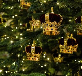 Αυτά είναι τα χριστουγεννιάτικα δέντρα που θα διακοσμούν το παλάτι του Μπάκιγχαμ και είναι όλα στολισμένα με κορώνες - Κυρίως Φωτογραφία - Gallery - Video