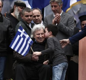 Μίκης Θεοδωράκης για τη συμφωνία των Πρεσπών: "Μην προχωρήσετε σ' αυτό το έγκλημα σε βάρος της Ελλάδας" 