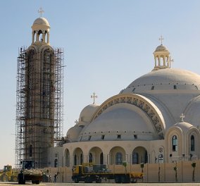 Βίντεο: Ο μεγαλύτερος ναός στη Μέση Ανατολή άνοιξε στην Αίγυπτο - Μοναδικές εικόνες   - Κυρίως Φωτογραφία - Gallery - Video