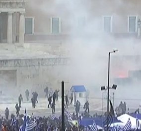 Συλλαλητήριο για τη Μακεδονία:Σοβαρά επεισόδια μεταξύ ΜΑΤ και διαδηλωτών - 32 τραυματίες (φώτο-βίντεο) - Κυρίως Φωτογραφία - Gallery - Video