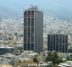 Απίστευτο: Ένας 41χρονος πέταξε με παρά πέντε από τον Πύργο Αθηνών - Πού προσγειώθηκε (Βίντεο)