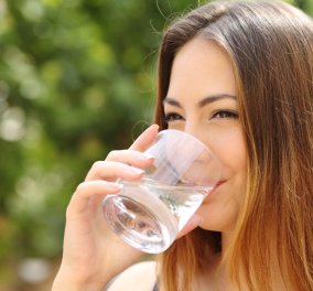 Κάνει να πίνεις νερό κατά την διάρκεια ενός γεύματος;  