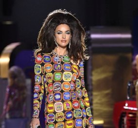 Irina Shayk style rocks : Το ρούχο της χρονιάς έβαλε η Ρωσίδα με όλα τα σύμβολα του καζίνο πάνω της  (φώτο)