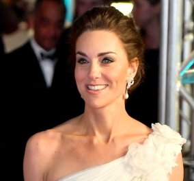 Η Kate Middleton Ελληνίδα θεά με Graecian λευκή τουαλέτα - Έκανε τις stars στα βραβεία BAFTA να βλέπουν την ουρά της (Φωτό) - Κυρίως Φωτογραφία - Gallery - Video