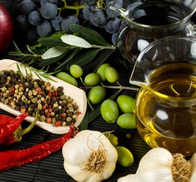 Οι υπερτροφές της μεσογειακής διατροφής - Χαρούπι, κάππαρη, κρίταμο, μαστίχα Χίου