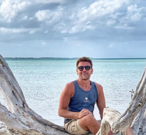 Ο Σπύρος Σούλης σε ένα συναρπαστικό ταξίδι στις Μπαχάμες - Μας στέλνει χαιρετίσματα και ωραίες φώτο