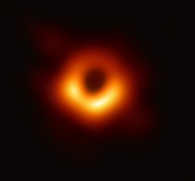Εντυπωσιακές εικόνες & βίντεο : Οι επιστήμονες φωτογράφισαν για πρώτη φορά μια "Μαύρη τρύπα" - Ο ρόλος του Έλληνα αστροφυσικού στο κοσμοϊστορικό επίτευγμα - Κυρίως Φωτογραφία - Gallery - Video