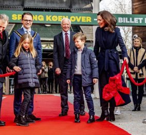Πριγκιπόπουλα και βασιλοπούλες: Όλη η βασιλική οικογένεια της Δανίας υποδέχθηκε δύο κινέζικα Panda στο ζωολογικό κήπο (φώτο) 