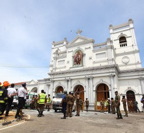 Σρι Λάνκα: Συγκλονίζουν οι επιζώντες - "Ο βομβιστής ήταν απολύτως ήρεμος πριν ανατινάξει τον ναό - Χάιδεψε ένα παιδί στο κεφάλι & συνέχισε.." (φώτο- βίντεο) - Κυρίως Φωτογραφία - Gallery - Video