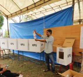 Ινδονησία: 272 εκλογικοί υπάλληλοι πέθαναν από υπερκόπωση καταμετρώντας με το χέρι εκατομμύρια ψήφους - Κυρίως Φωτογραφία - Gallery - Video