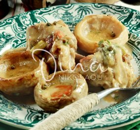 H Ντίνα Νικολάου μας φτιάχνει ένα εκπληκτικό μαμαδίστικο φαγητό – Αρνάκι φρικασέ με αγκινάρες