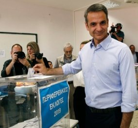 Ιδιαίτερη μέρα για τον Κυριάκο Μητσοτάκη: Στο εκλογικό κέντρο μαζί με το γιο του που ψηφίζει για πρώτη φορά (φώτο-βίντεο) - Κυρίως Φωτογραφία - Gallery - Video