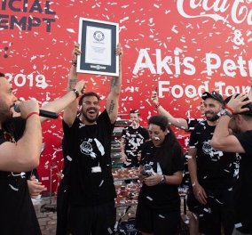 Good News: Ο "δικός μας" Άκης Πετρετζίκης έσπασε παγκόσμιο ρεκόρ & μπήκε στο βιβλίο Γκίνες - Έφτιαξε σε μία ώρα 3.378 hamburgers (φώτο-βίντεο)