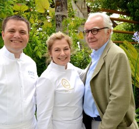 Η εκπληκτική Ντίνα Νικολάου μαγείρεψε με το μύθο της γαστρονομίας Alain Ducasse στο συγκλονιστικό «ÔMER» του Μονακό - Το δώρο που συγκίνησε τον διάσημο σεφ  (φώτο)  
