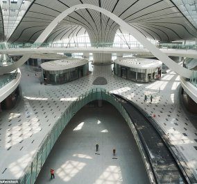 Πεκίνο: Έτοιμο το μεγαλύτερο & πιο εντυπωσιακό αεροδρόμιο στον κόσμο - Δείτε συγκλονιστικές εικόνες & βίντεο από το "θαύμα αρχιτεκτονικής"  - Κυρίως Φωτογραφία - Gallery - Video