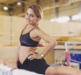 Βασιλική Μιλλούση: Η mignon παγκόσμια πρωταθλήτρια κάνει σπαγκάτο στον 5ο μήνα της εγκυμοσύνης της – Θα της περάσω το μικρόβιο; (φωτό) - Κυρίως Φωτογραφία - Gallery - Video