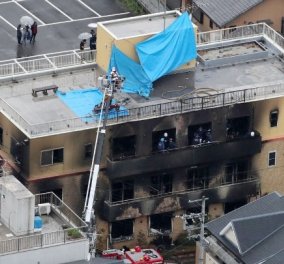 «Θα πεθάνετε» ούρλιαξε & έβαλε βενζίνη & έκαψε 35 ανθρώπους σε στούντιο animation στην Ιαπωνία - 10 σε κρίσιμη κατάσταση (φωτό & βίντεο) - Κυρίως Φωτογραφία - Gallery - Video