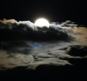 Απόψε η "Μαύρη Πανσέληνος" - Γιατί οι αστρολόγοι την χαρακτηρίζουν "Το πιο δύσκολο φεγγάρι της χρονιάς" 