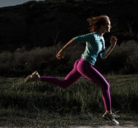Νυχτερινό τρέξιμο: Τι ομορφότερο από το να τρέχεις το βράδυ σε έναν άδειο δρόμο ή σε ένα ήσυχο πάρκο;   