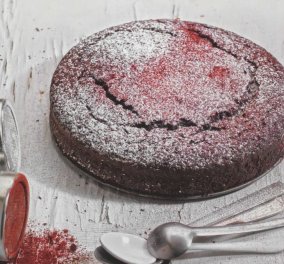 Αργυρώ Μπαρμπαρίγου: Vegan κέικ με σοκολάτα, ό,τι πρέπει για να γλυκαθείτε! 
