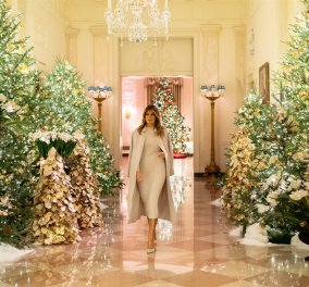 Η Melania Trump μας εύχεται... καλά Χριστούγεννα: Στόλισε τον Λευκό Οίκο με χιλιάδες δένδρα, φωτάκια & πολλά λουλούδια  - Φώτο & Βίντεο 