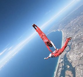 Βίντεο - Φώτο: Ξεπερνάει κάθε φαντασία ο "χορός" στον αέρα με απίθανες φιγούρες για δύο τολμηρούς skydivers    - Κυρίως Φωτογραφία - Gallery - Video