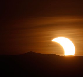 Εντυπωσιακή έκλειψη Ηλίου στην Ασία: Μοναδικές φωτογραφίες & βίντεο από το υπέροχο θέαμα στον ουρανό  - Κυρίως Φωτογραφία - Gallery - Video