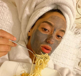 Η νέα τρέλα στο Instagram: Κοπέλες βάζουν μάσκα ομορφιάς & ταυτόχρονα καταβροχθίζουν μακαρονάδες  - Κυρίως Φωτογραφία - Gallery - Video