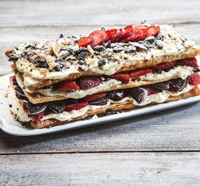 H Αργυρώ Μπαρμπαρίγου εντυπωσιάζει: Ακαταμάχητο το Μιλφέιγ μπισκότο με φράουλες