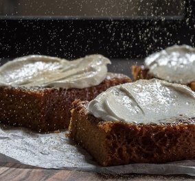 Ο Άκης Πετρετζίκης φτιάχνει εξαίσιο Gingerbread cake - Η γεύση & τα αρώματα θα σας παρασύρουν να ψιθυρίσετε χριστουγεννιάτικα τραγούδια 
