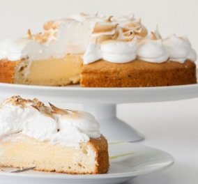 Ένα απολαυστικό γλυκό που θυμίζει lemon pie από τον Στέλιο Παρλιάρο: Κέικ γεμιστό με λεμόνι και μαρέγκα